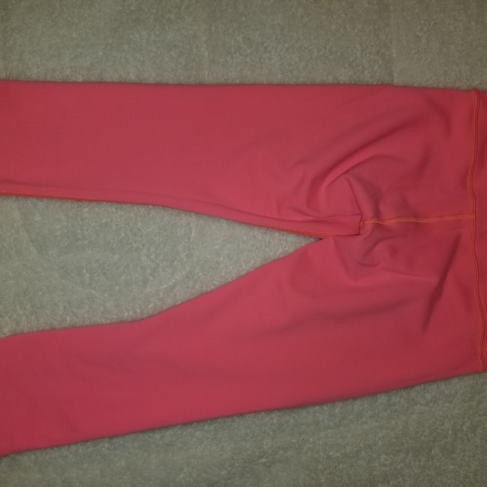 Lululemon Reversible Crop 6 - Picture 4 of 5